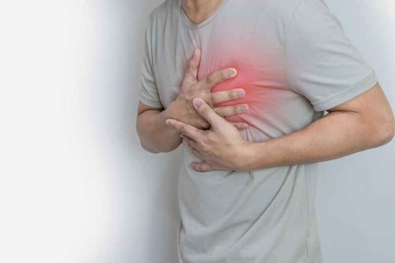 khi có dấu hiệu về tim nhanh chóng đến bệnh viện