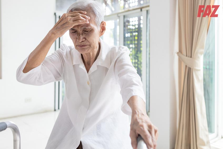 hạ huyết áp thế đứng ở người lớn tuổi