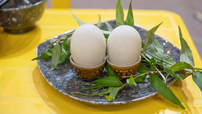 mỡ máu có nên ăn trứng vịt lộn