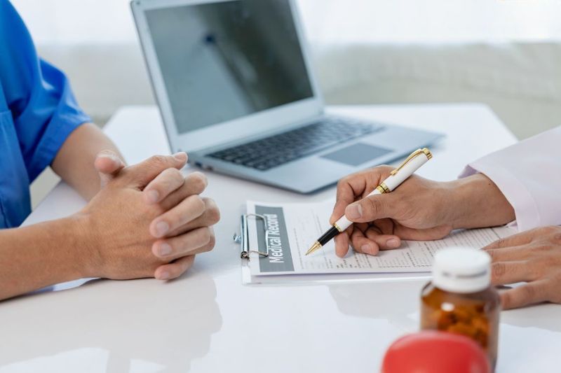 tham khảo ý kiến bác sĩ trước khi dùng lá sen giảm mỡ máu