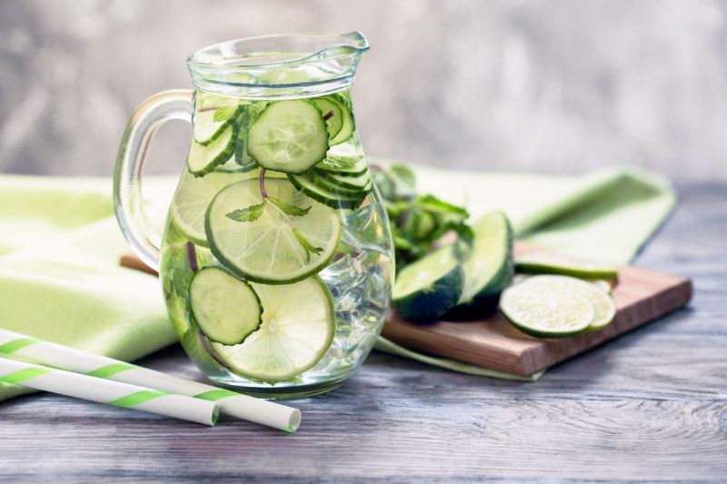 uống nước chanh kết hợp dưa leo giảm mỡ máu