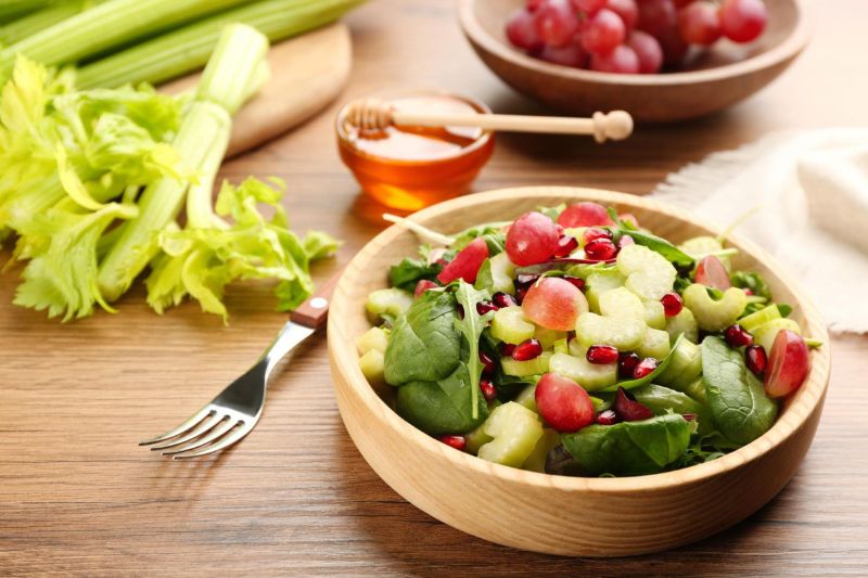 salad cần tây giảm mỡ trong máu