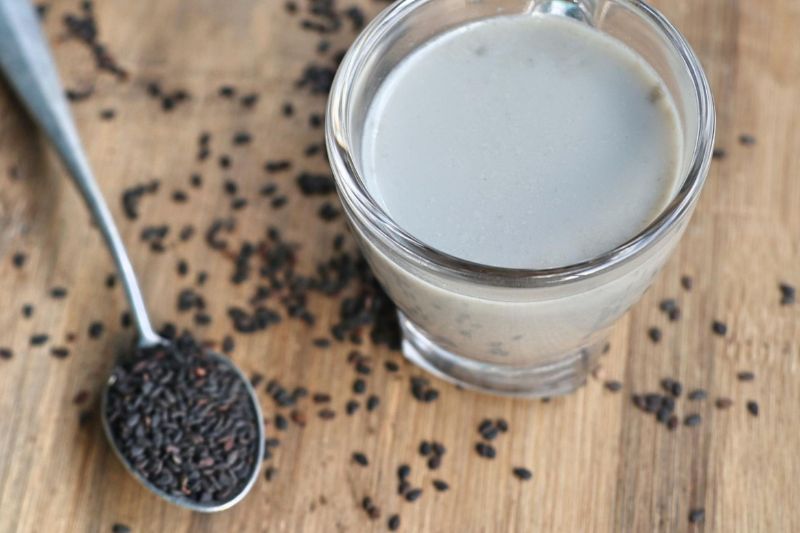 sữa mè đen hỗ trợ giảm cholesterol xấu