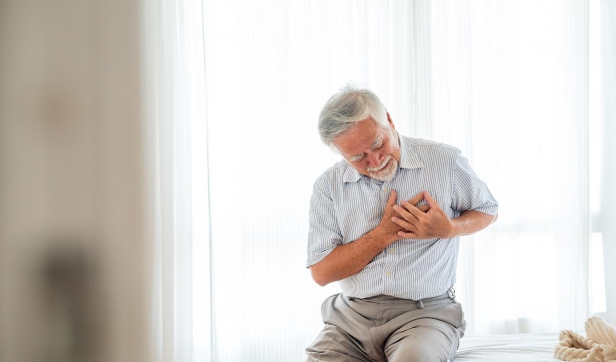 người lớn tuổi dễ bị nhồi máu cơ tim bán cấp